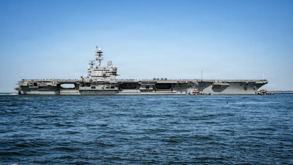 Tàu USS George HW Bush rời Căn cứ Hải quân Norfolk, Virginia, ngày 31-3. Ảnh : U.S. NAVY