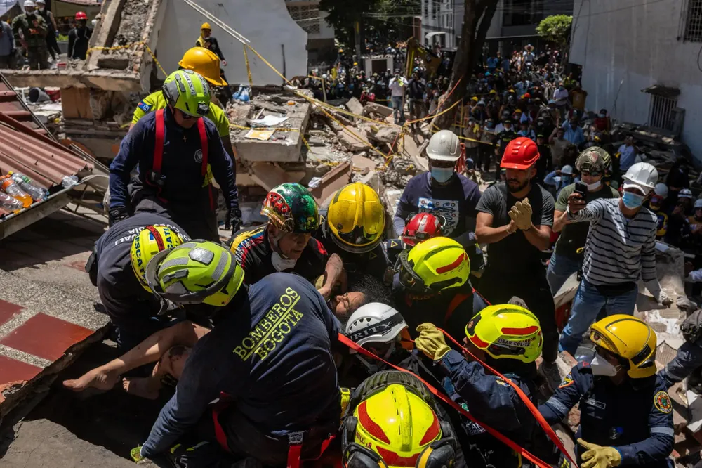 11int-colombia-quake-new1-hblg-superJumbo (1).jpg