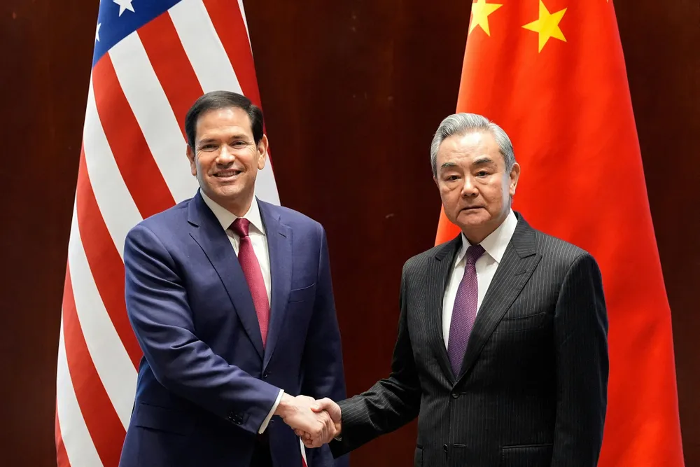 Ngoại trưởng Trung Quốc Vương Nghị và Ngoại trưởng Mỹ Marco Rubio trong một cuộc gặp trước đó tại Hội nghị An ninh Munich. Ảnh : global.hk01.com