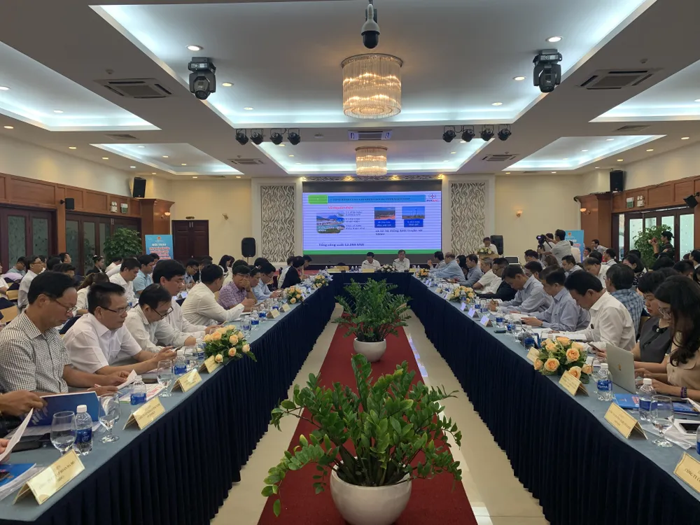 Hơn 500 doanh nghiệp tham gia tìm hiểu cơ hội đầu tư phát triển năng lượng mặt trời