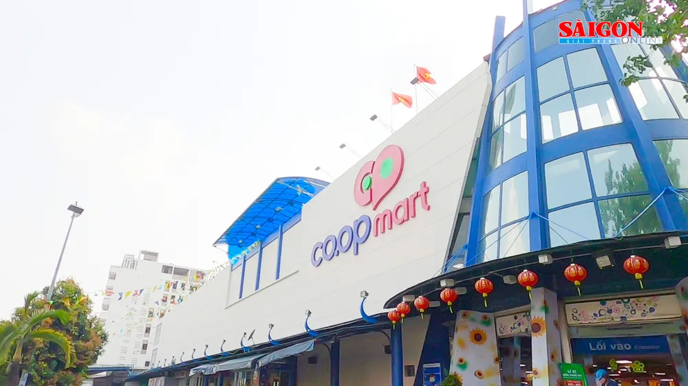 Hàng hoá dồi dào phục vụ đa dạng nhu cầu tiêu dùng của người dân sau Tết