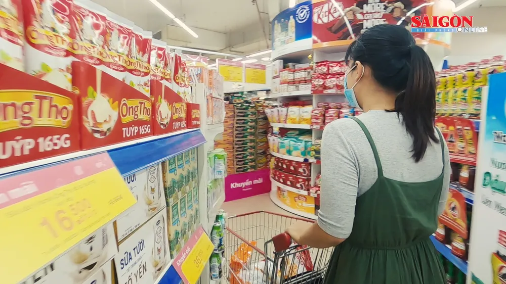 Tăng trữ lượng hàng hóa thiết yếu và nâng cao mức độ chống dịch tại các siêu thị