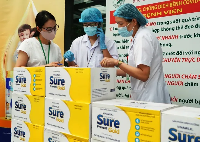 Vinamilk tăng cường tiếp sức lực lượng y tế tuyến đầu chống dịch ảnh 2
