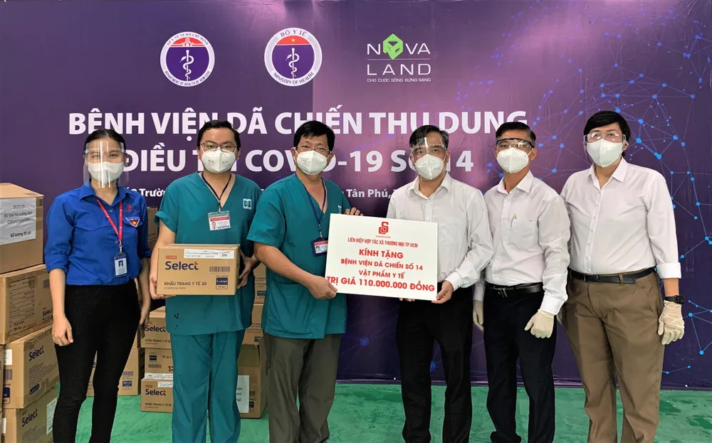 Saigon Co.op trao tặng vật phẩm y tế cho tuyến đầu chống dịch ảnh 1