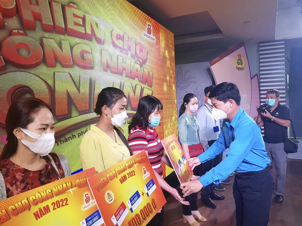 Tặng 4.000 phần quà tết cho người lao động, đoàn viên khó khăn ảnh 2