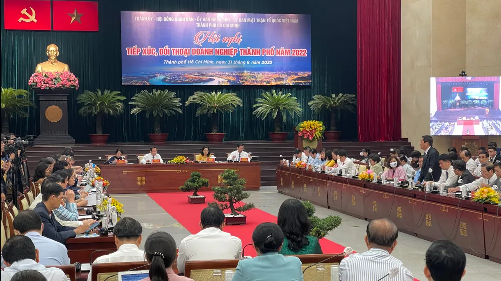 Lãnh đạo TPHCM đối thoại để tháo gỡ khó khăn cho doanh nghiệp ảnh 1