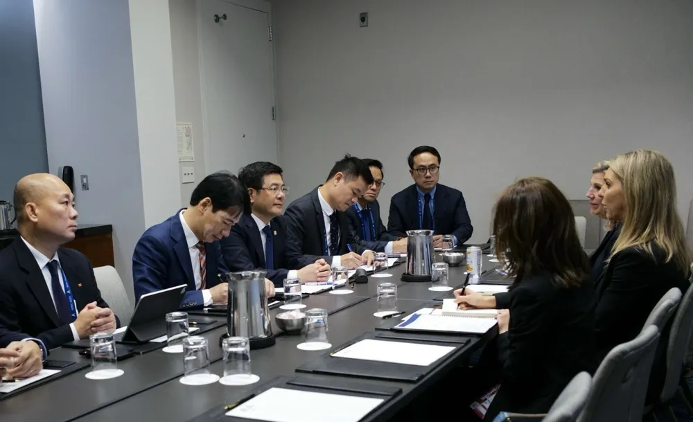 Bộ Công thương làm việc với Tập đoàn Walmart để tìm kiếm biện pháp hỗ trợ các nhà cung ứng Việt Nam tham gia vào chuỗi giá trị toàn cầu của tập đoàn này Bộ Công thương làm việc với Tập đoàn Walmart để tìm kiếm biện pháp hỗ trợ các nhà cung ứng Việt Nam tham gia vào chuỗi giá trị toàn cầu của tập đoàn này