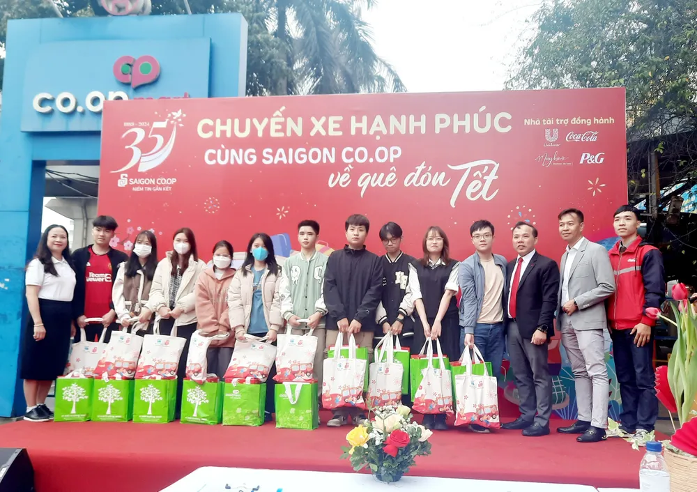 chuyen-xe-hanh-phuc-xuat-phat-tu-ha-noi-di-cac-tinh-mien-bac-tay-bac-3832.jpg