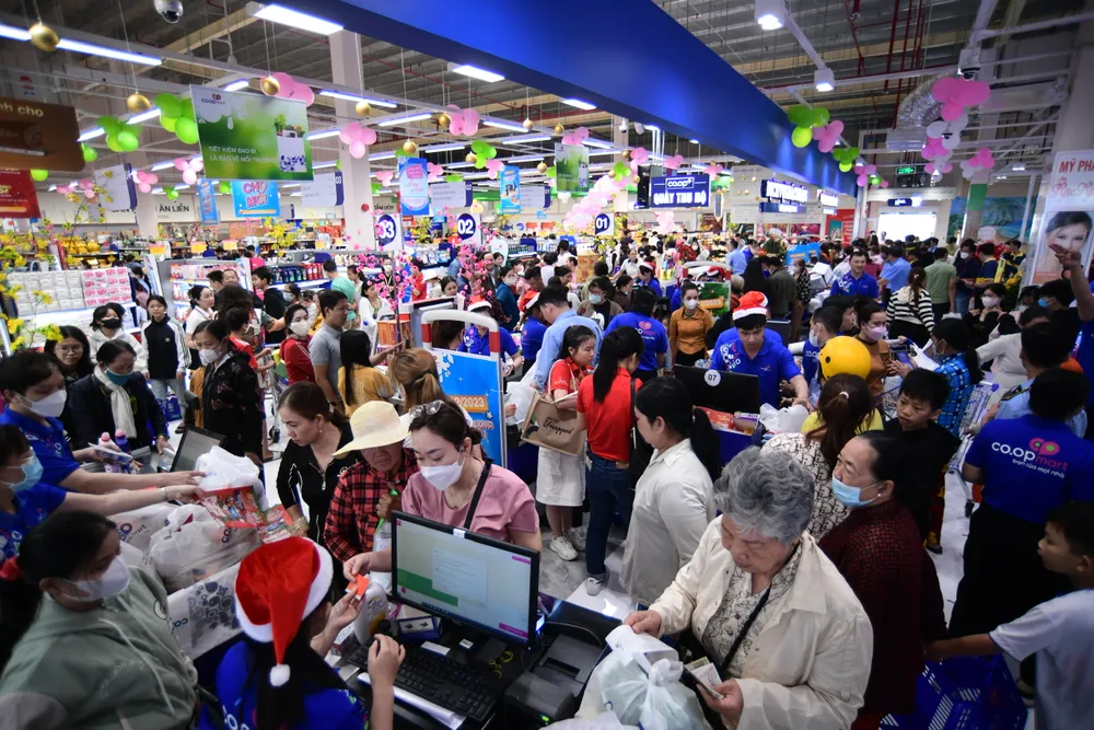 Co.opmart là nơi mua sắm quen thuộc của người dân.jpg