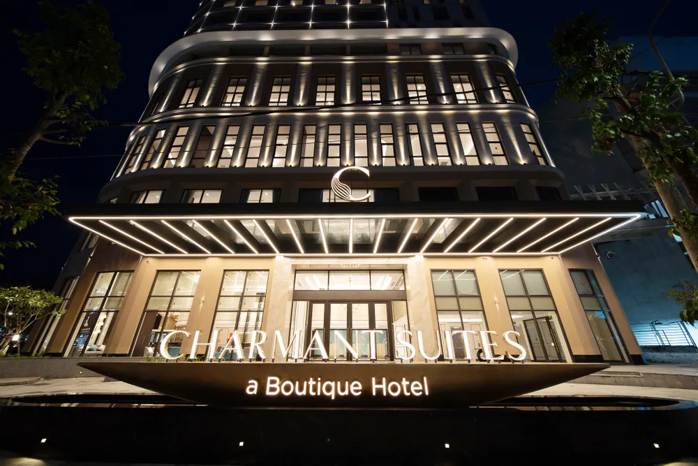 Khách sạn là nơi gặp gỡ và hội tụ đẳng cấp, mang đến trải nghiệm mới mẻ và sang trọng.jpg