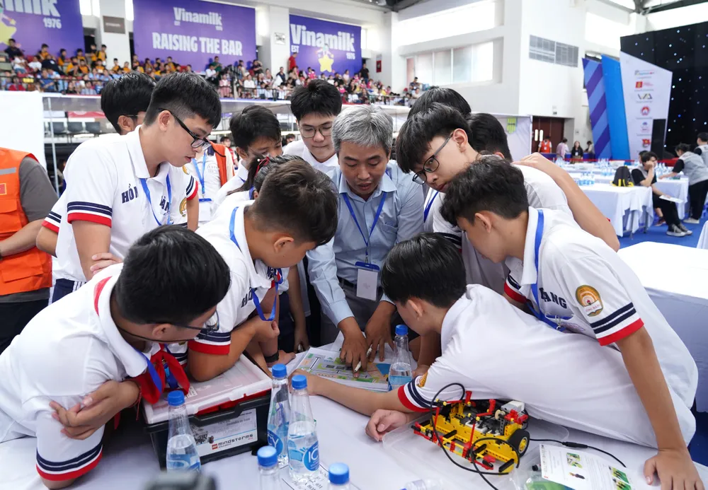 Hình Robotacon-3c.JPG