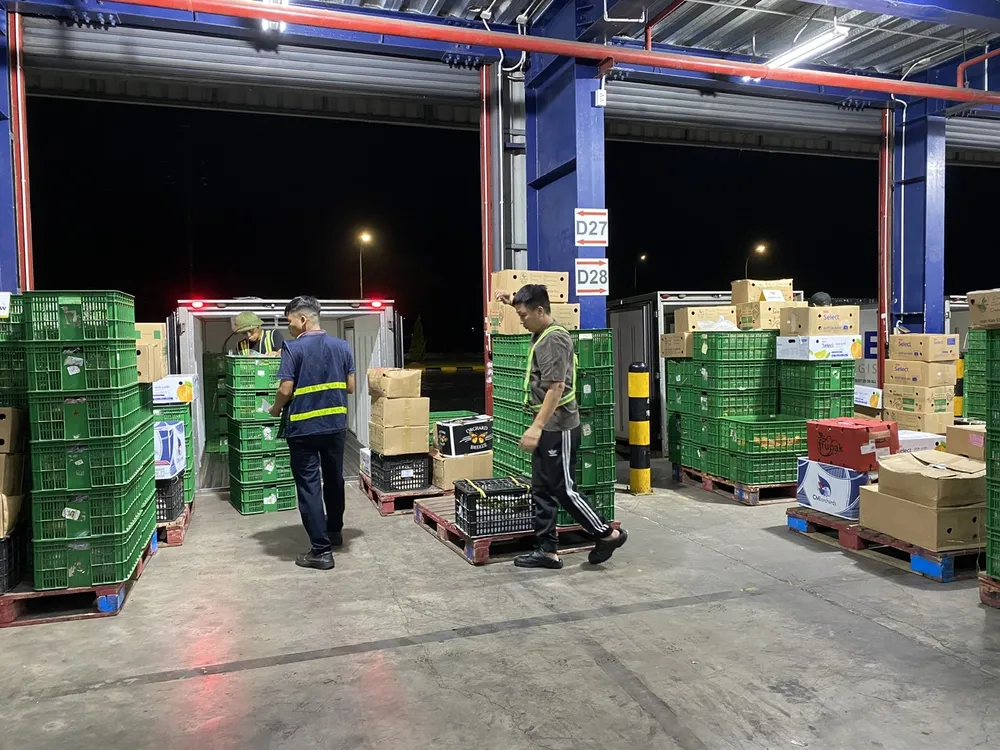 Trung tâm phân phối miền Bắc hoạt động liên tục.jpg