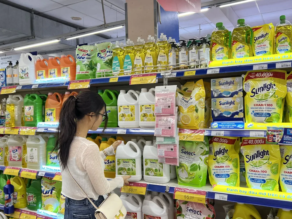 Các sản phẩm tẩy rửa giúp vệ sinh nhà cửa dễ dàng.jpg