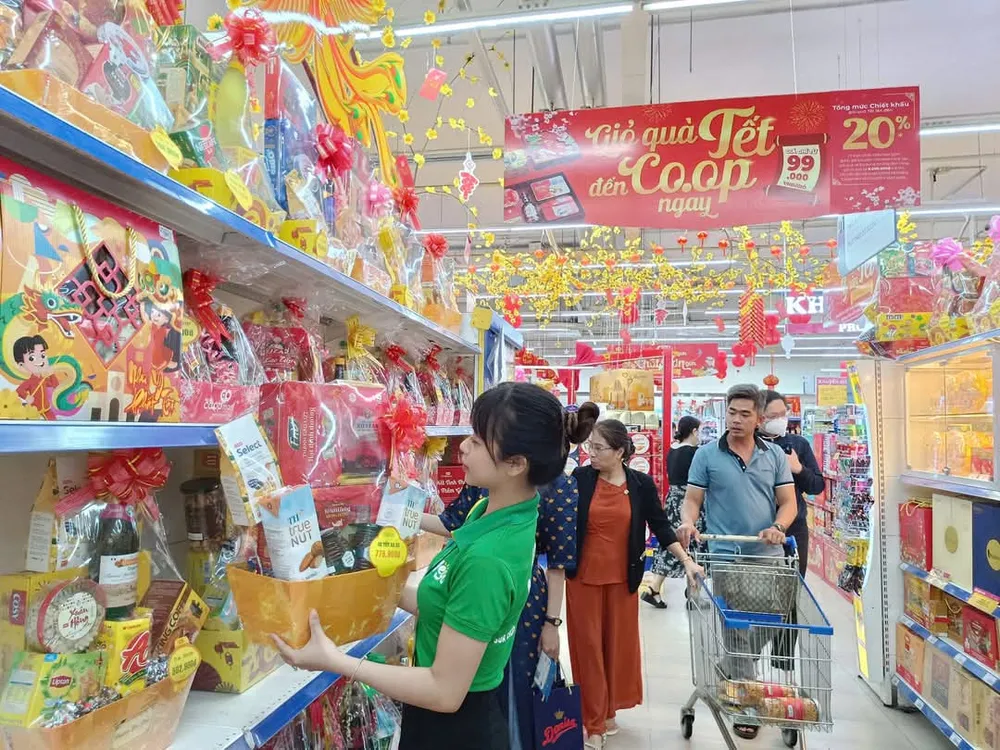 Đã có 10 triệu giỏ quà Tết được tiêu thụ qua CT Gắn kết tình thân Tết xa thêm gần.jpg