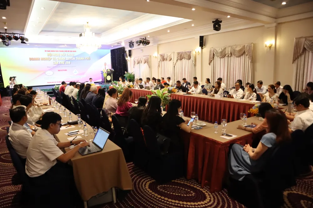 Nhiều doanh nghiệp tham gia hội nghị