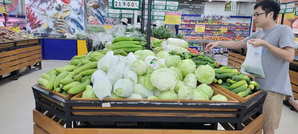 Hàng hoá luôn được cung ứng đủ cho nhu cầu của người dân tại siêu thị Co.opmart khu vực phía Bắc