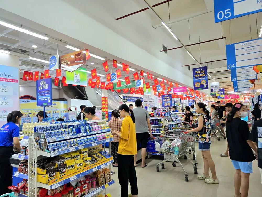 Saigon Co.op đảm bảo nguồn cung ứng và triển khai nhiều hỗ trợ thiết thực cho người dân tại vùng chịu ảnh hưởng. .jpg