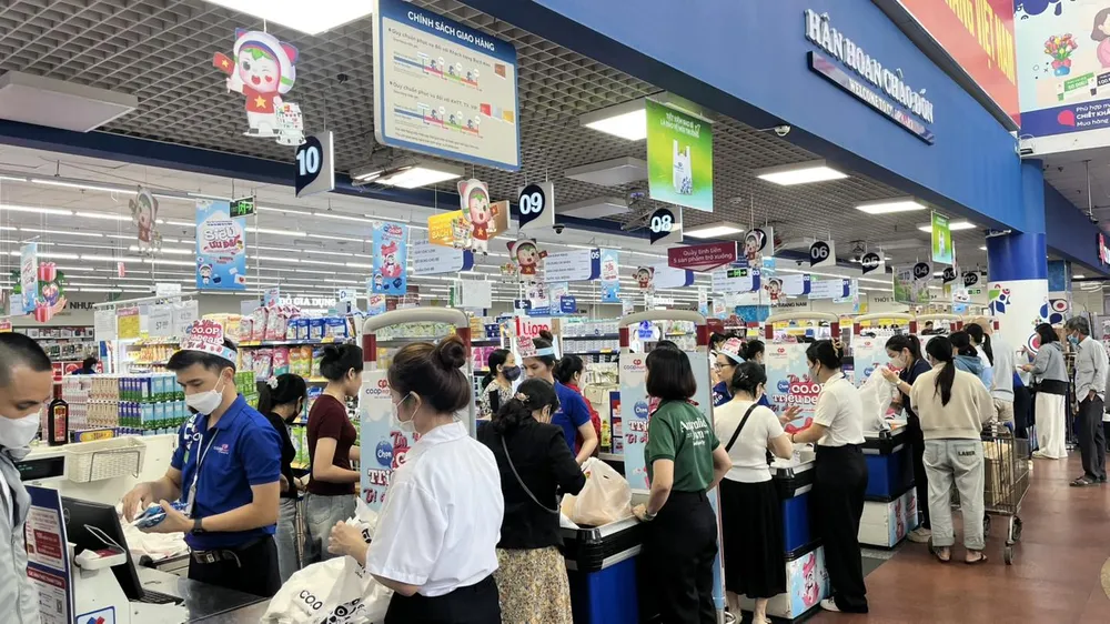 Người dân tin chọn Co.opmart giữa những thời điểm khắc nghiệt.jpg