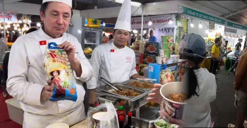 Chương trình quảng diễn miến xào của Công ty CP thực phẩm Bình Tây và biểu diễn nghệ thuật của nghệ sĩ Mai Đình Tới tại chương trình