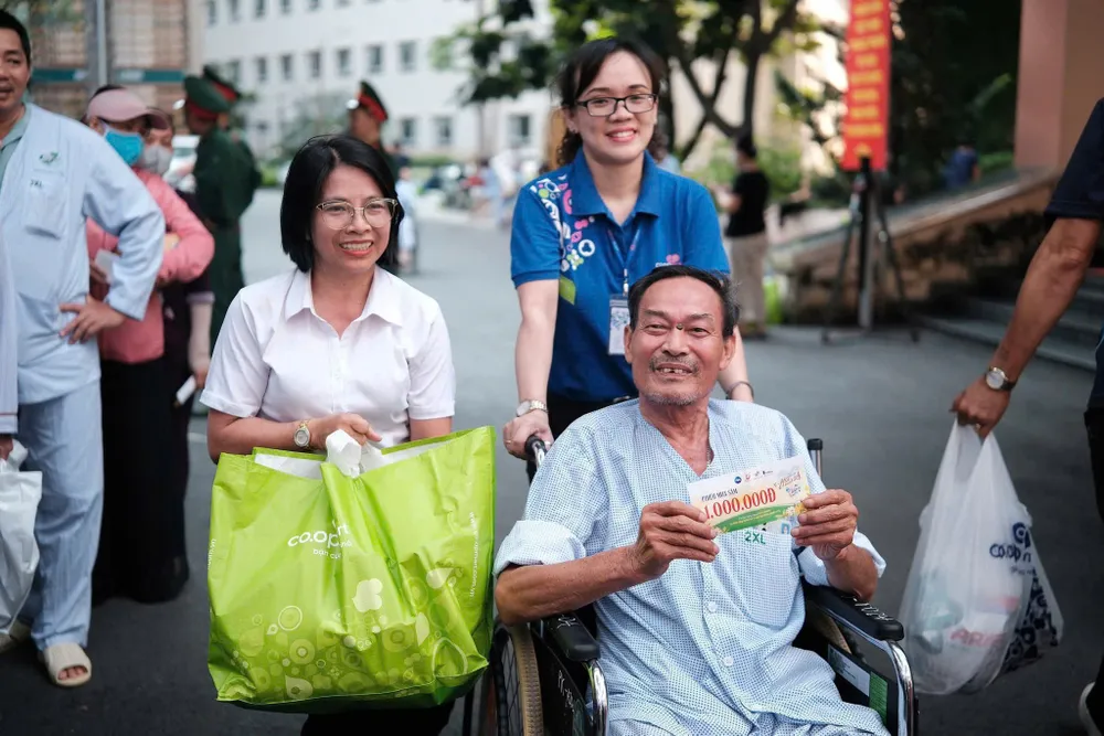 Hình 3. Saigon Co.op thể hiện rõ vai trò doanh nghiệp gắn kết trách nhiệm xã hội thông qua hàng loạt chương trình an sinh quy mô lớn và mang tính nhân văn sâu sắc.jpg