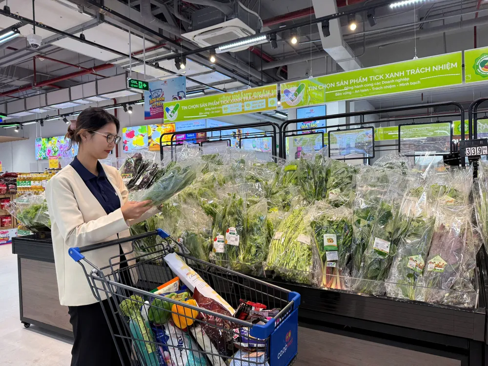 Rau củ đạt chuẩn chất lượng được bổ sung liên tục tại Co.opmart, giúp người tiêu dùng an tâm mua sắmjpg.jpg