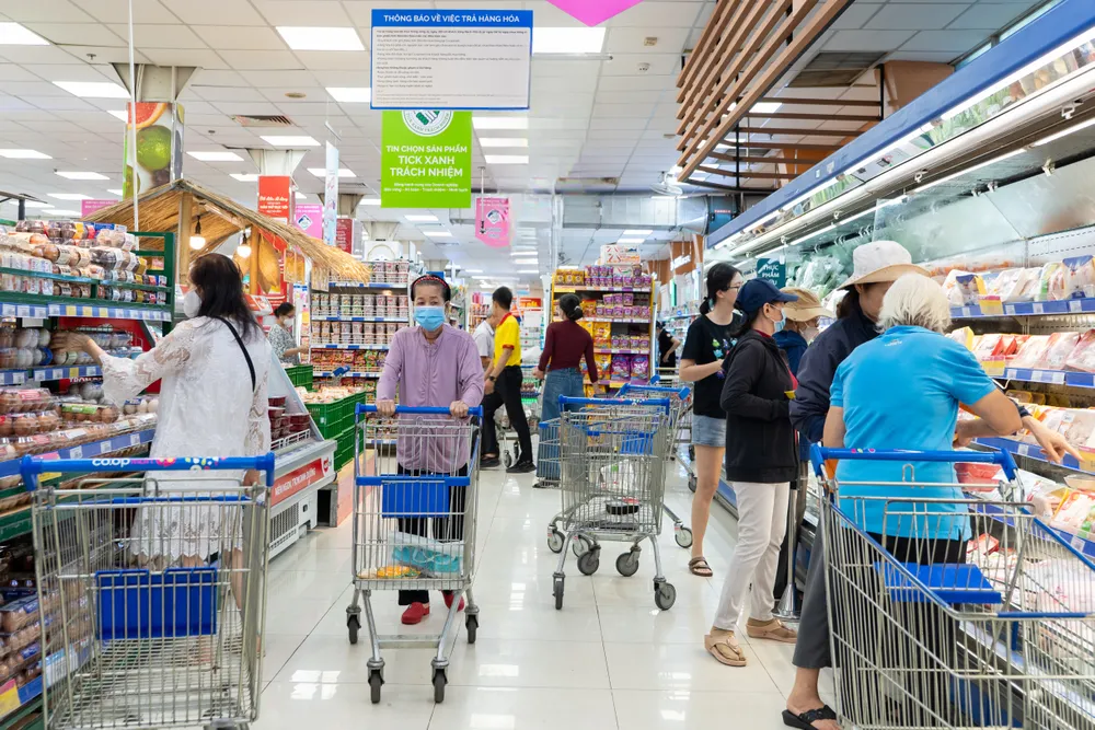 Không khí mua sắm Tết sớm tại Co.opmart sôi động với nhiều ưu đãi thiết thực, giúp người dân chủ động chi tiêu trước cao điểm..jpg