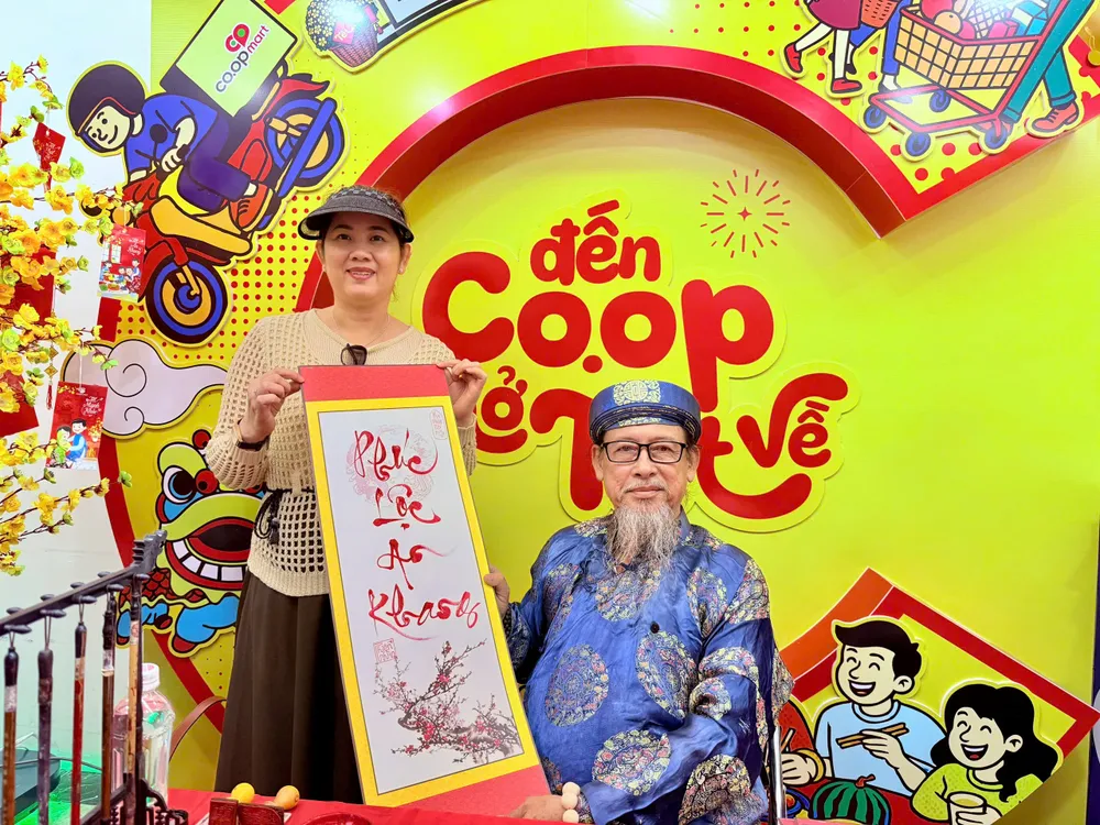 KHÁCH HÀNG RẤT VUI VÀ HÀO HỨNG VỚI HOẠT ĐỘNG ÔNG ĐỒ XIN CHỮ.jpg