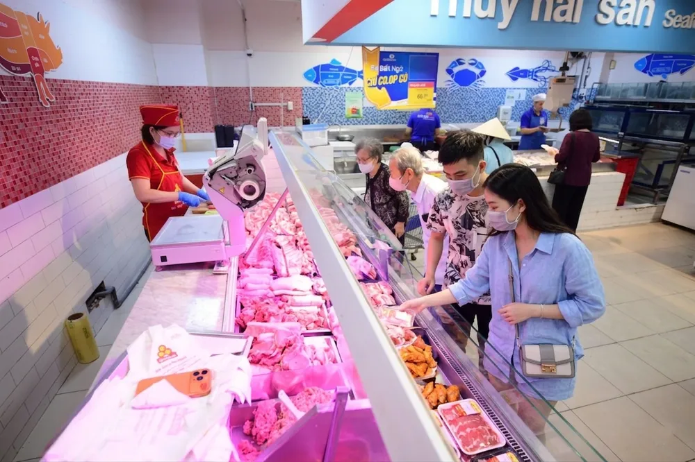 Lượng khách đến mua hàng tăng mạnh tại hệ thống siêu thị Co.opmart. Ảnh HỒNG CHÂU