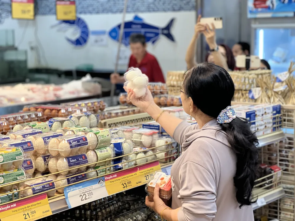 Hàng Việt ngày càng được nâng cao chất lượng, bao bì, hình thức để đáp ứng đa dạng nhu cầu tiêu dùng của khách hàng. Ảnh MINH AN