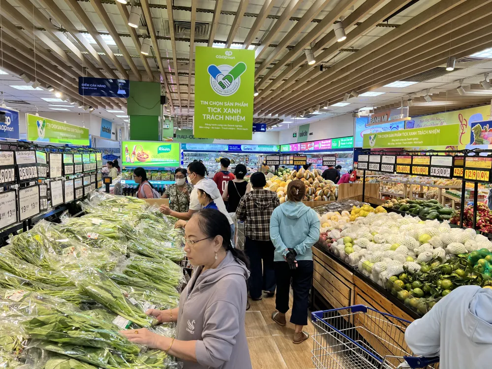 Rau củ quả là một trong những nhóm hàng được ưu đãi sâu trong chương trình khuyến khích tiêu dùng bền vững của Saigon Co.op..jpg