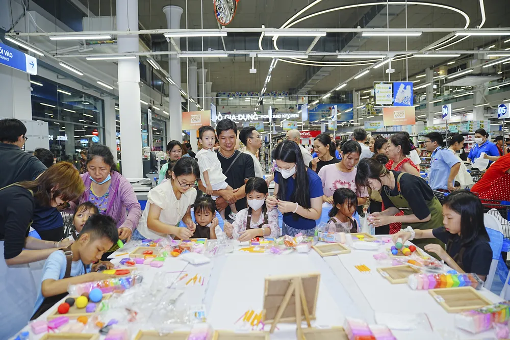 Saigon Co.op thường xuyên tổ chức các hoạt động trải nghiệm cuối tuần tại các điểm bán, tạo thêm điểm đến vui chơi và gắn kết cho các gia đình_.jpg