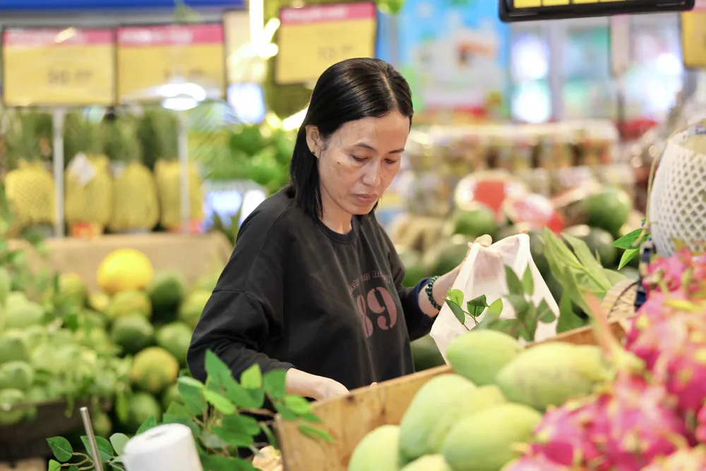 Sagion Co.op triển khai nhiều chương trình khuyến mãi tập trung vào nhóm thực phẩm dinh dưỡng và hàng thiết yếu. Ảnh HỒNG CHÂU
