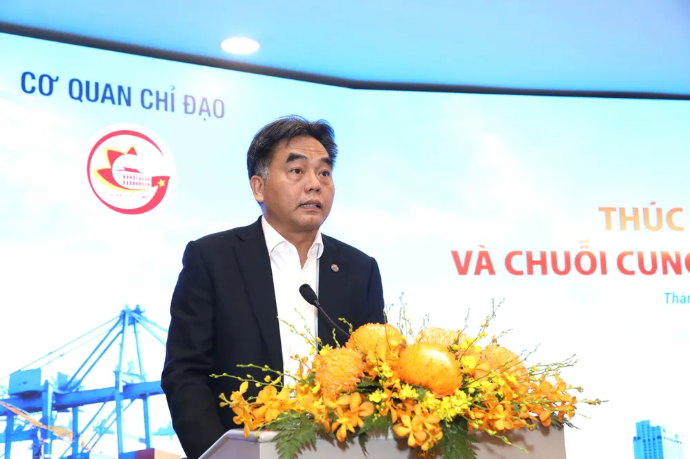 Ủy viên Ban Thường vụ Thành ủy, Phó Chủ tịch Thường trực UBND TPHCM Nguyễn Lộc Hà phát biểu chỉ đạo tại hội nghị. Ảnh ĐOAN CHƯƠNG