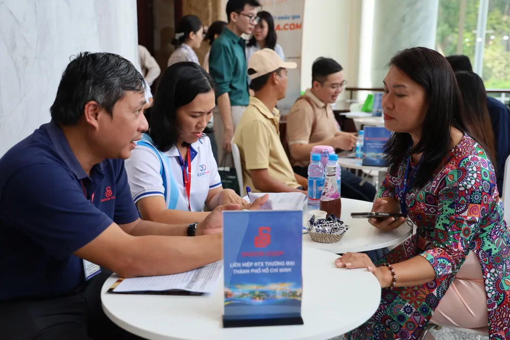 Saigon Co.op gia tăng tìm kiếm nguồn nhân lực cho các điểm bán, từ bán hàng, phục vụ khách đến sơ chế, chế biến thực phẩm. Ảnh: MINH XUÂN