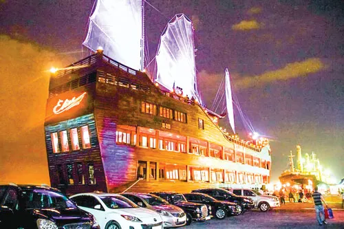 Tàu nhà hàng Elisa dù lọt top 5 nhà hàng đạt chuẩn tại TPHCM nhưng vẫn khát nhân lực.