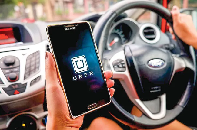 Taxi UBER, một loại hình vận tải ứng dụng công nghệ thông minh, nhưng khi vào Việt Nam chúng ta đau đầu tìm cách ứng phó.