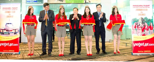 Flashmob Vietjet khuấy động sân bay Changi ảnh 2