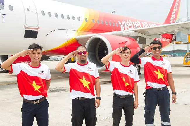 Vietjet: Rực rỡ cờ sao mừng ngày đất nước thống nhất ảnh 5
