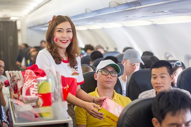 Vietjet: Rực rỡ cờ sao mừng ngày đất nước thống nhất ảnh 3