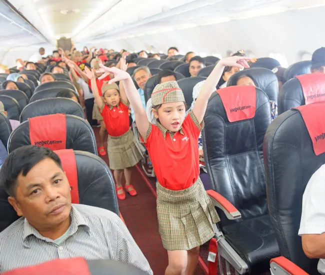 Phi công, tiếp viên “nhí” tưng bừng vui 1-6 cùng Vietjet ảnh 1