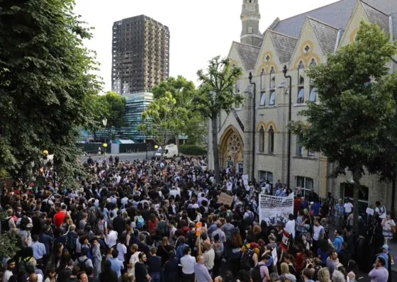 Cháy chung cư tại Anh: Cảnh sát xác định không có dấu hiệu cố tình gây cháy ảnh 5