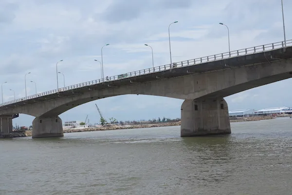 Nợ đọng xây dựng cơ bản - Nhà thầu ngoài “cười” trong “héo”