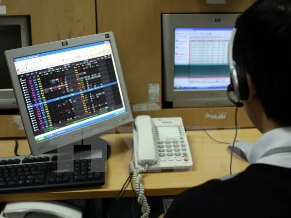 Nhóm cổ phiếu trụ cột đồng loạt xuống giá