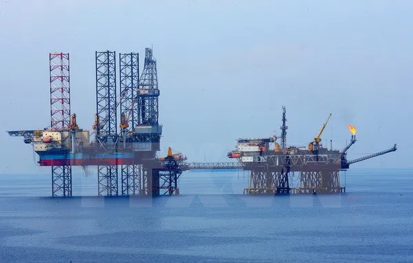 Các giàn khoan trên mỏ Bạch Hổ.