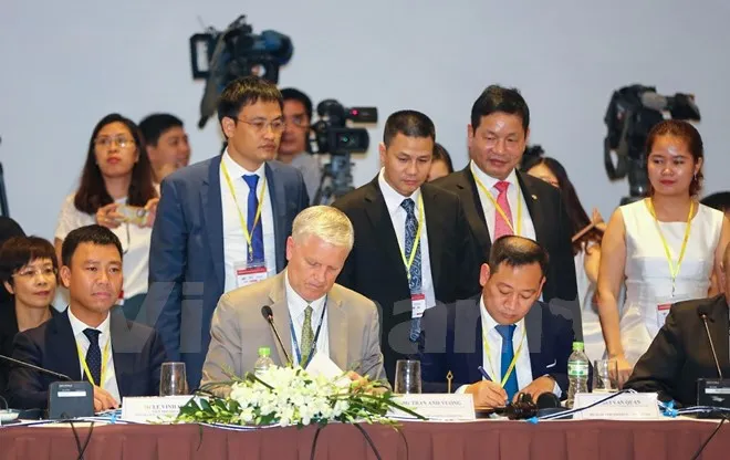 Các hoạt động ký kết bên lề Diễn đàn VPSF 2017.