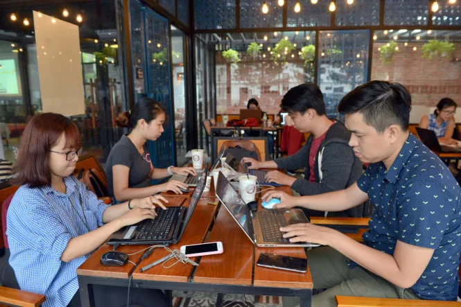 Không gian làm việc mở ở SIHUB đang thu hút rất nhiều bạn trẻ đến làm việc - Ảnh: DUYÊN PHAN