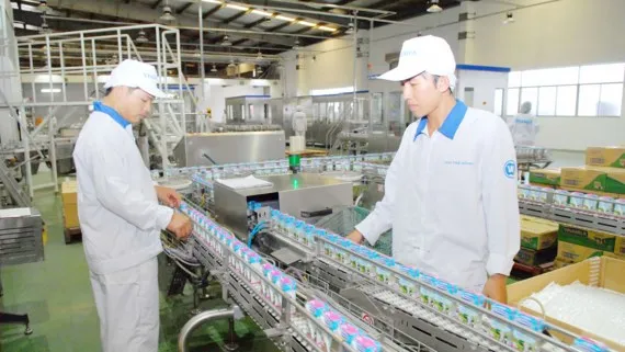 Sản xuất sữa tại Vinamilk. Ảnh: CAO THĂNG