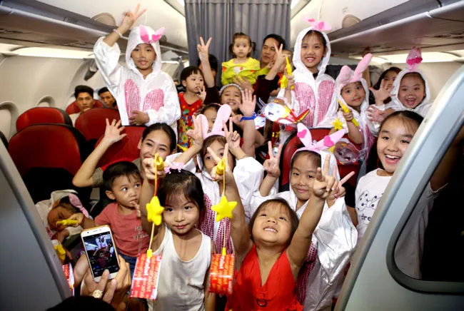 Hành khách nhí đáng yêu mùa trung thu Vietjet ảnh 10
