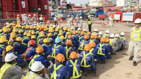 Tạm ứng tiền trả lương công nhân