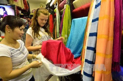 Nhập khẩu lụa từ Trung Quốc trên 1,2 triệu USD